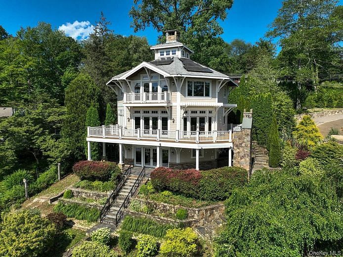 33 Truesdale Lake Drive