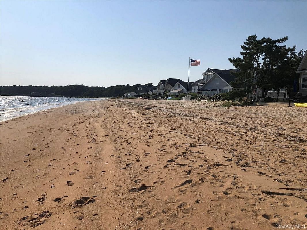 Image 1 of 31 for 33 Willow Street in Long Island, Aquebogue, NY, 11931