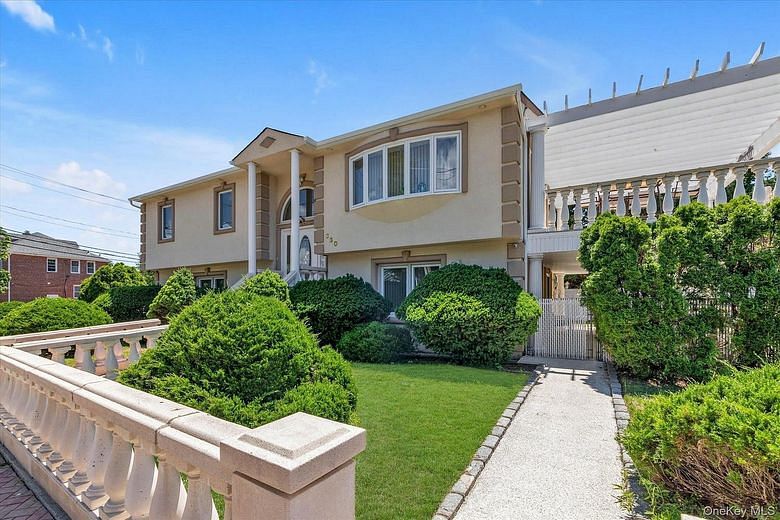 330 Bayville Avenue