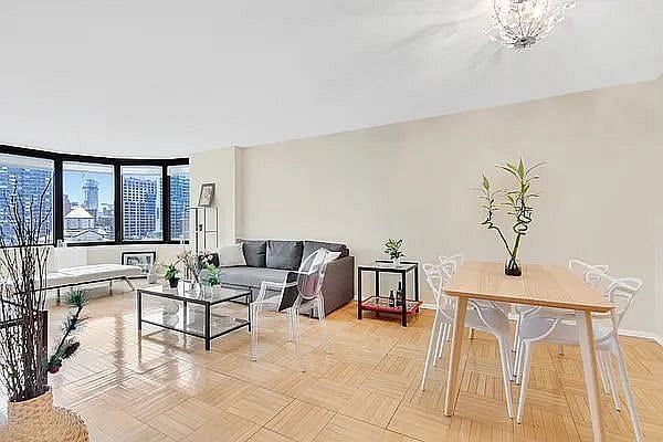 330 East 38th Street #9C