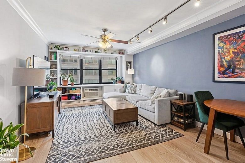 330 Third Avenue #15H