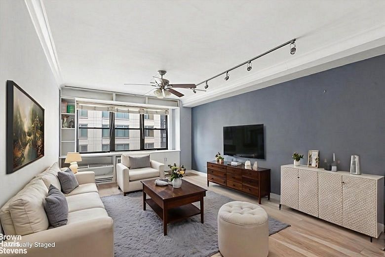 330 Third Avenue #15H