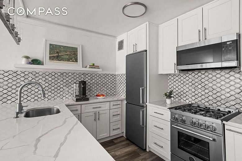 330 Third Avenue #3F