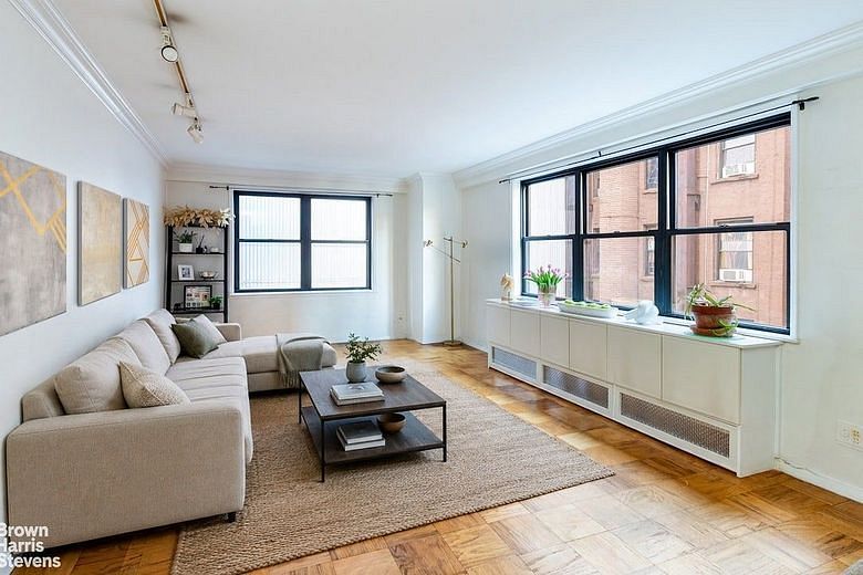 330 Third Avenue #4B