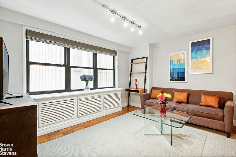 330 Third Avenue #5L