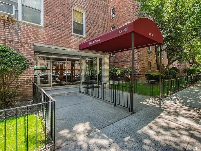 3305 92nd Street #1B