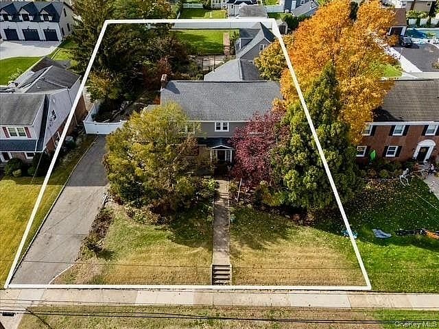 331 Mineola Boulevard