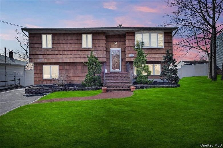 332 Sea Cliff Street