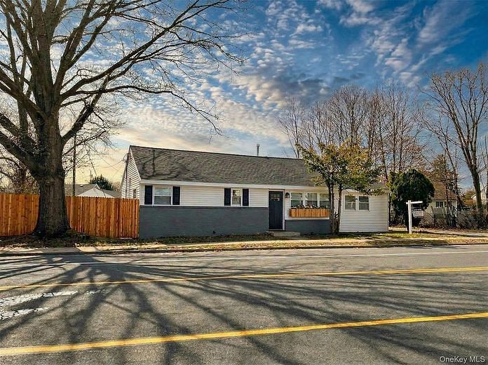 3323 Great Neck Road