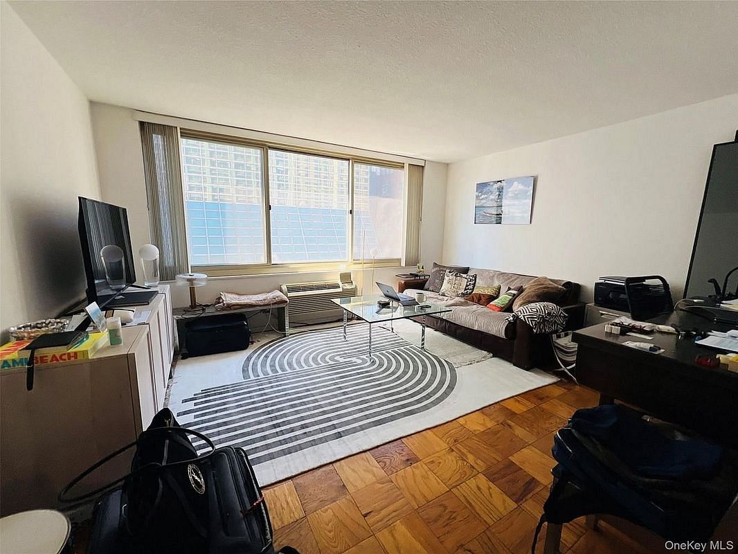 Image 1 of 7 for 333 E 45th Street #17F in Manhattan, New York, NY, 10017