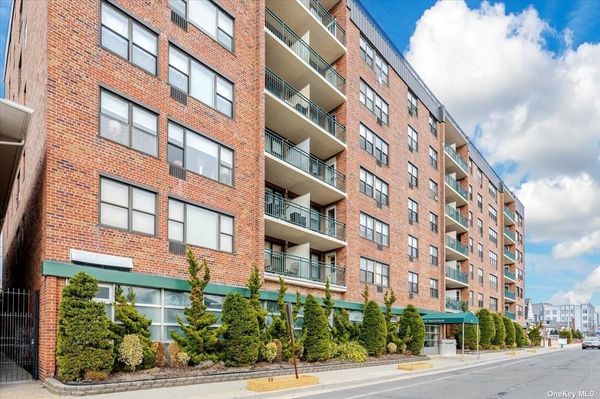 Image 1 of 24 for 333 E Broadway #3F in Long Island, Long Beach, NY, 11561