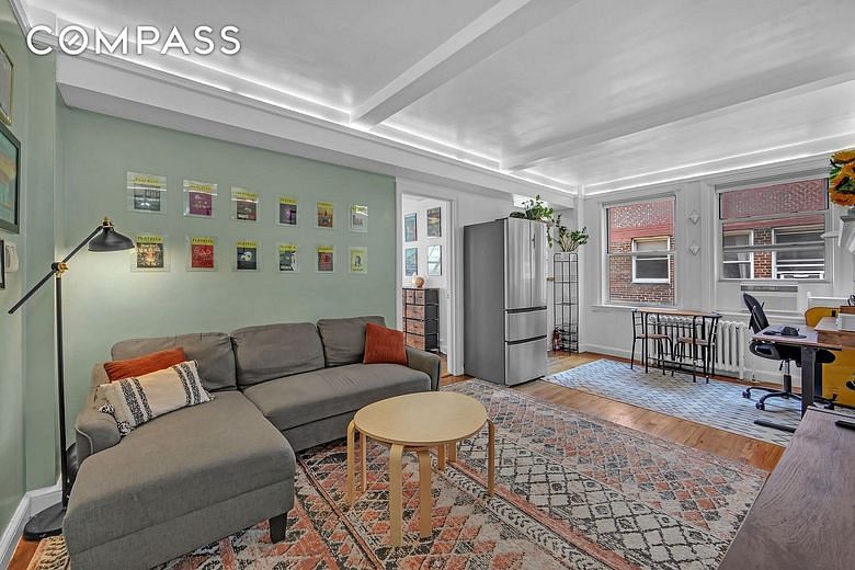 333 East 43rd Street #909