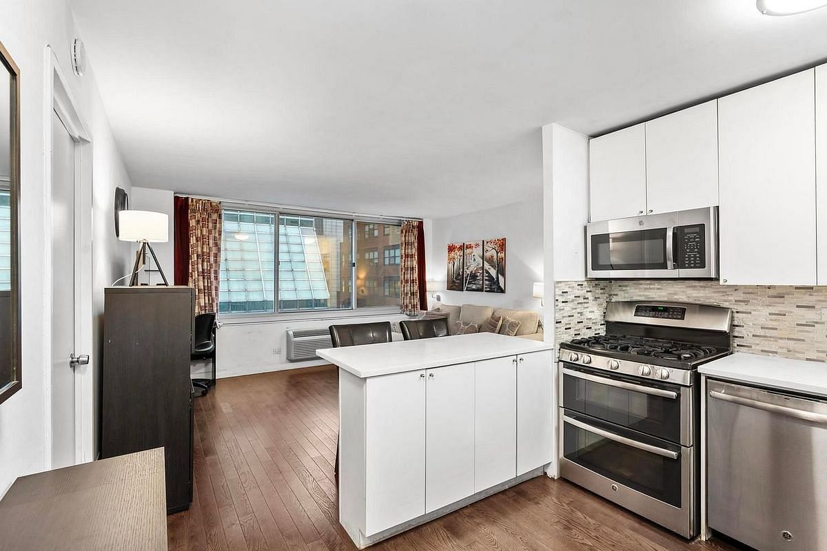 Image 1 of 15 for 333 East 45th Street #16A in Manhattan, NEW YORK, NY, 10017