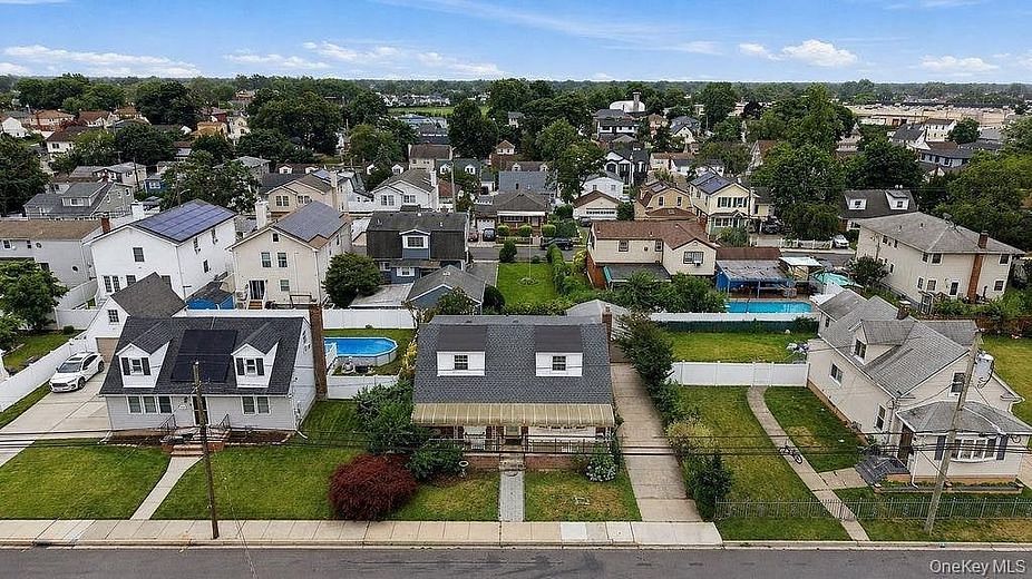 335 Roquette Avenue