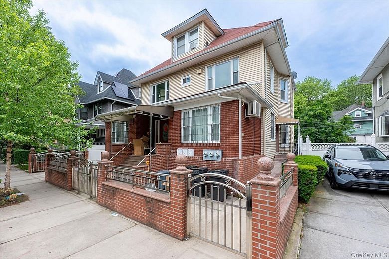 336 E 16th Street