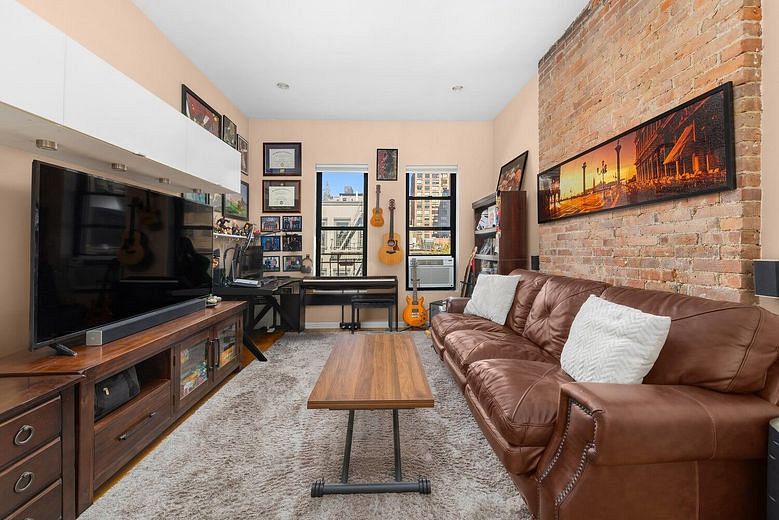 336 East 77th Street #18