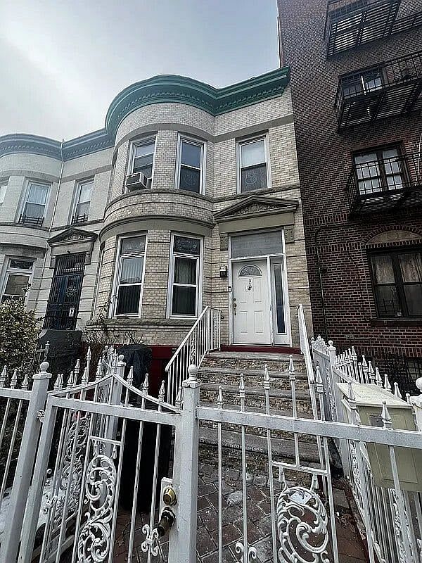 338 East 22nd Street