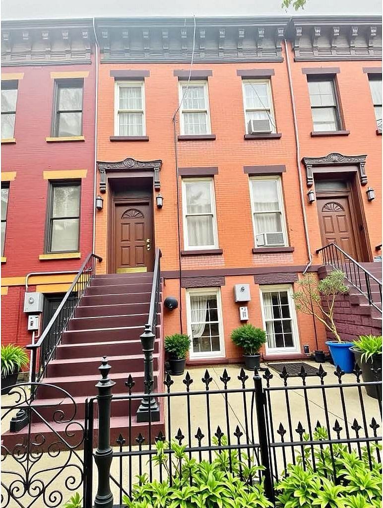 339 Bainbridge Street