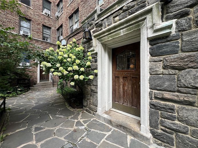 3392 Wayne Avenue #F42