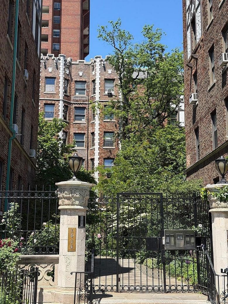 3396 Wayne Avenue #D22