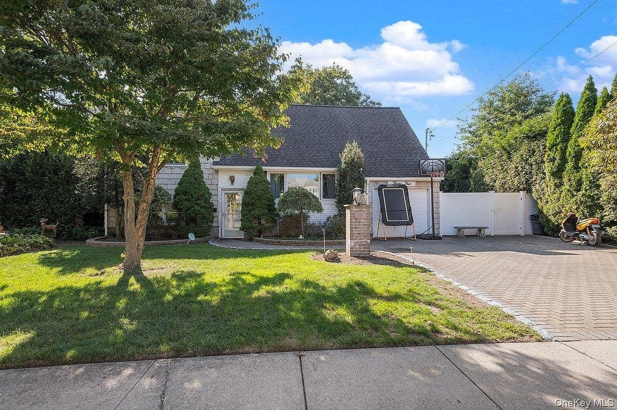 Image 1 of 31 for 34 21st Street in Long Island, Oyster Bay, NY, 11753