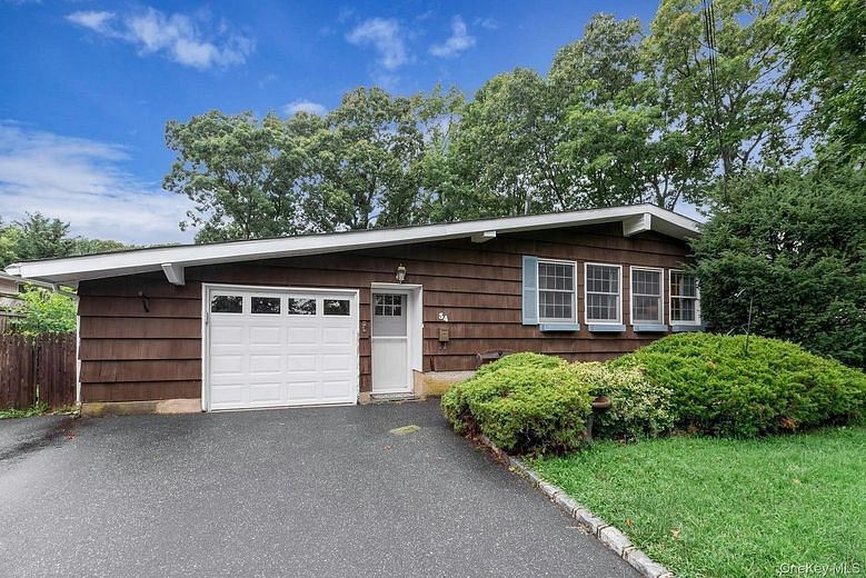 34 Crestwood Lane