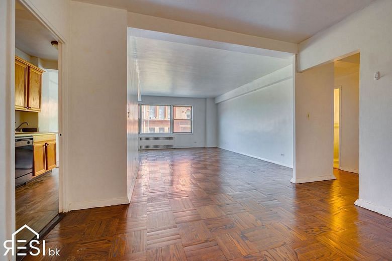 34 Plaza Street East #208