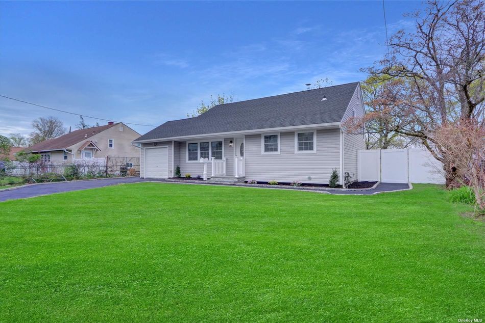 Image 1 of 30 for 34 Princeton Street in Long Island, Bay Shore, NY, 11706