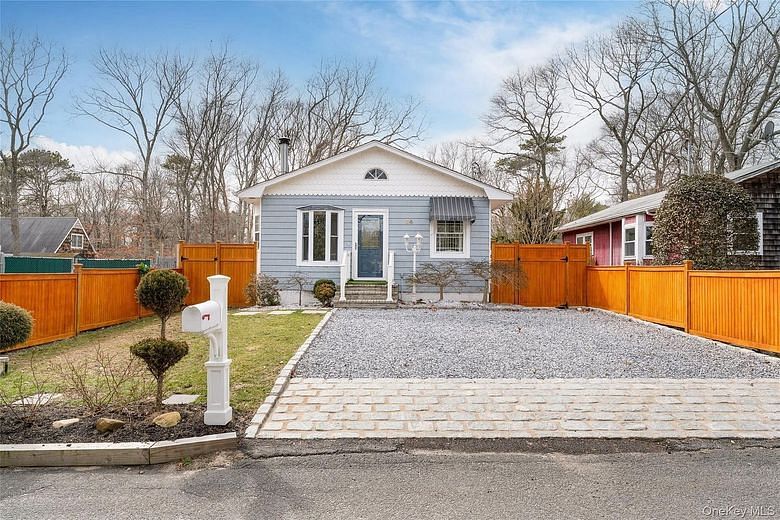 34 Shinnecock Avenue