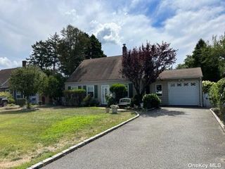 Image 1 of 22 for 652 Irving Street in Long Island, Westbury, NY, 11590