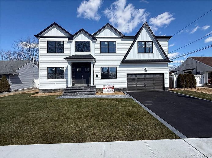 3421 Hawthorne Drive N