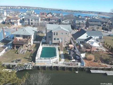 Image 1 of 30 for 3434 Colony Dr in Long Island, Baldwin Harbor, NY, 11510