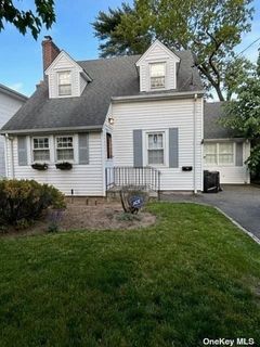 Image 1 of 11 for 207 N Grove Street in Long Island, Valley Stream, NY, 11580
