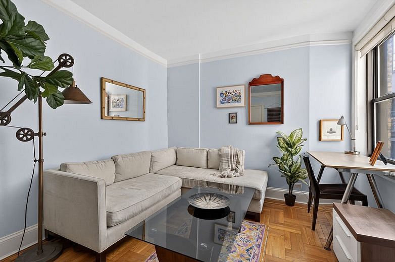 345 East 77th Street #4D