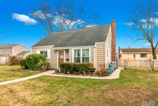 Image 1 of 18 for 11 Birch Circle N. in Long Island, Farmingdale, NY, 11735