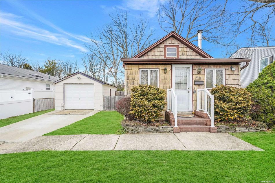Image 1 of 21 for 55 Prairie Drive in Long Island, N. Babylon, NY, 11703