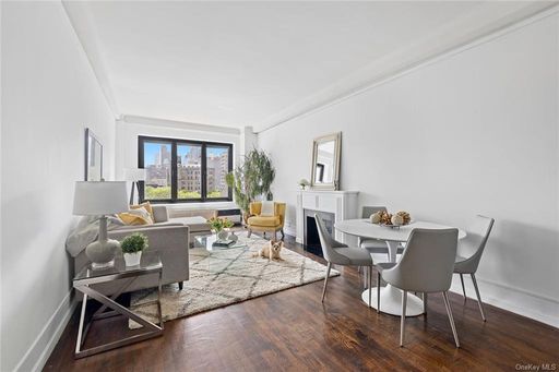 Image 1 of 11 for 150 W 79th Street #6E in Manhattan, New York, NY, 10024