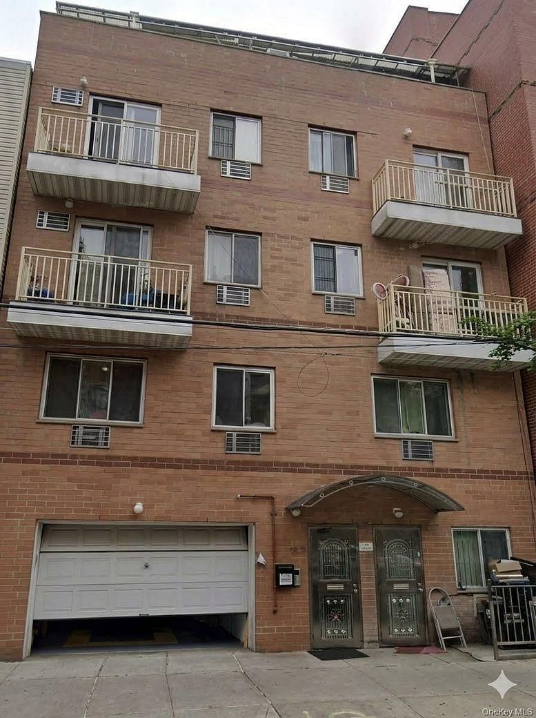 35-09 Leavitt Street