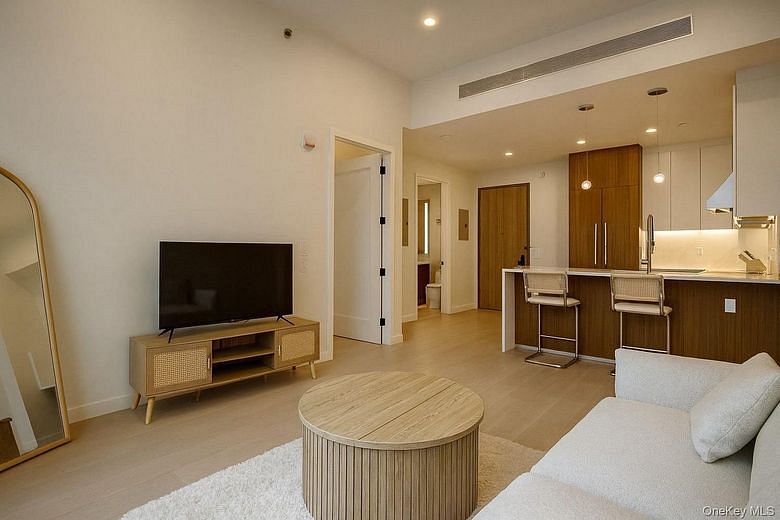 35-32 Leavitt St #PH H