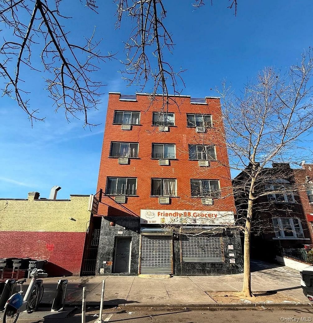 35-50 92 St