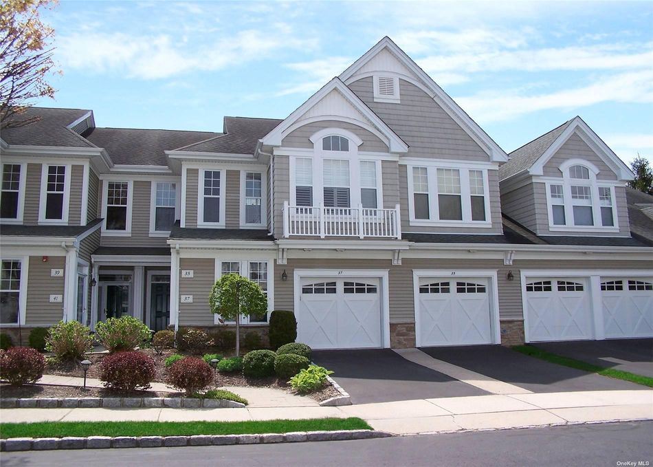 Image 1 of 25 for 35 Concerto Drive #35 in Long Island, Lake Grove, NY, 11755