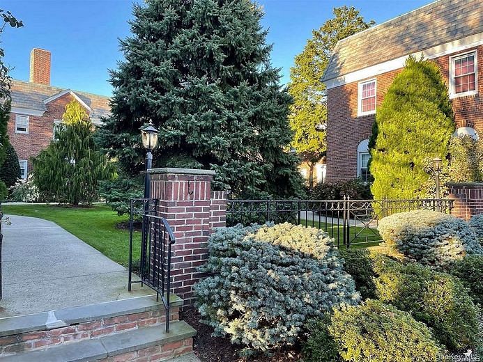 35 Floral Boulevard #1A