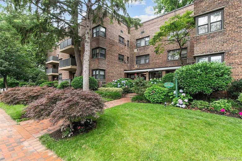 35 Knightsbridge Road #2-B