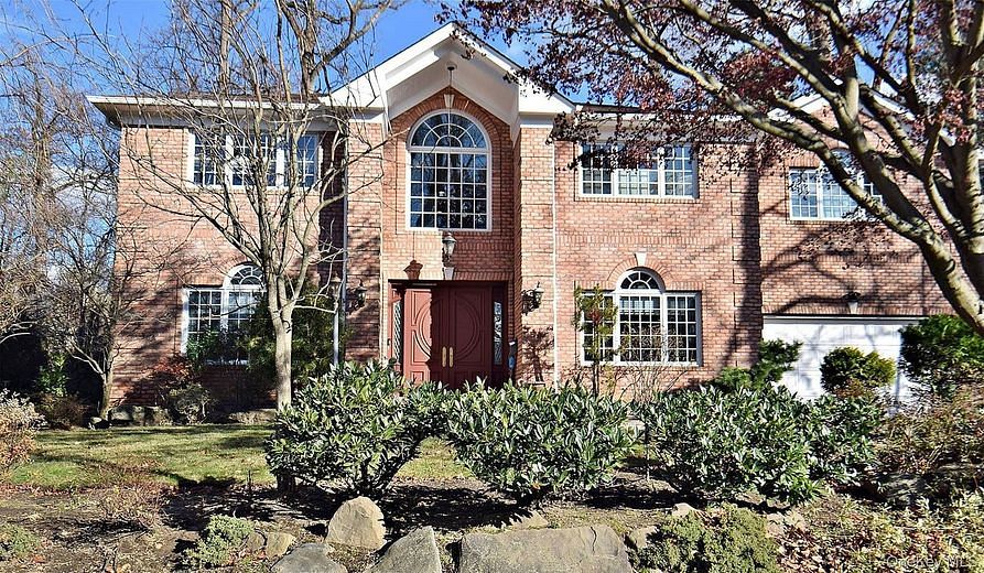 35 Meadow Woods Road