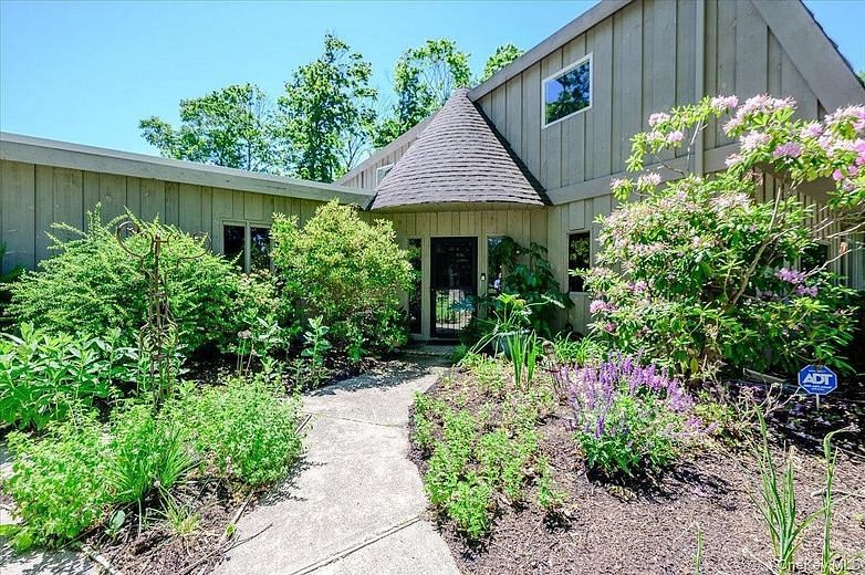 35 Melrose Parkway