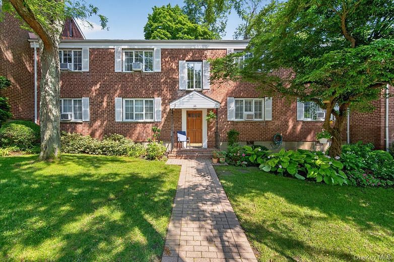 35 Nathan Hale Drive #25B