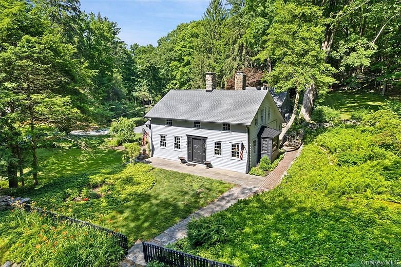 35 Old Snake Hill Road