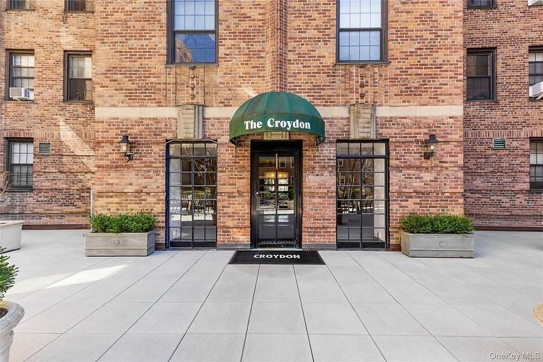 35 Parkview Avenue #1D