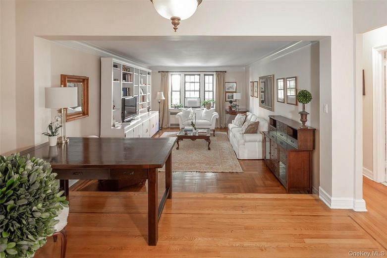 35 Parkview Avenue #1D