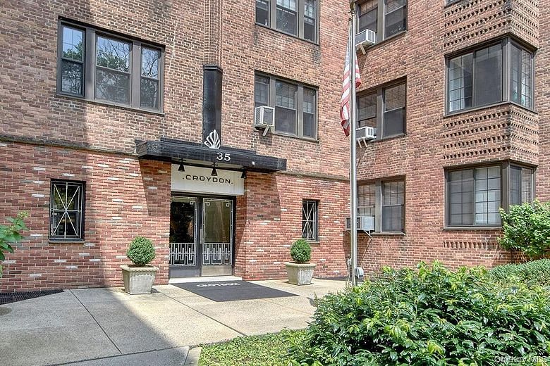 35 Parkview Avenue #3F